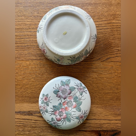 Vintage Grandmillennial cottage core pastel Floral Ceramic shallow bowl with lid - Picture 5 of 6